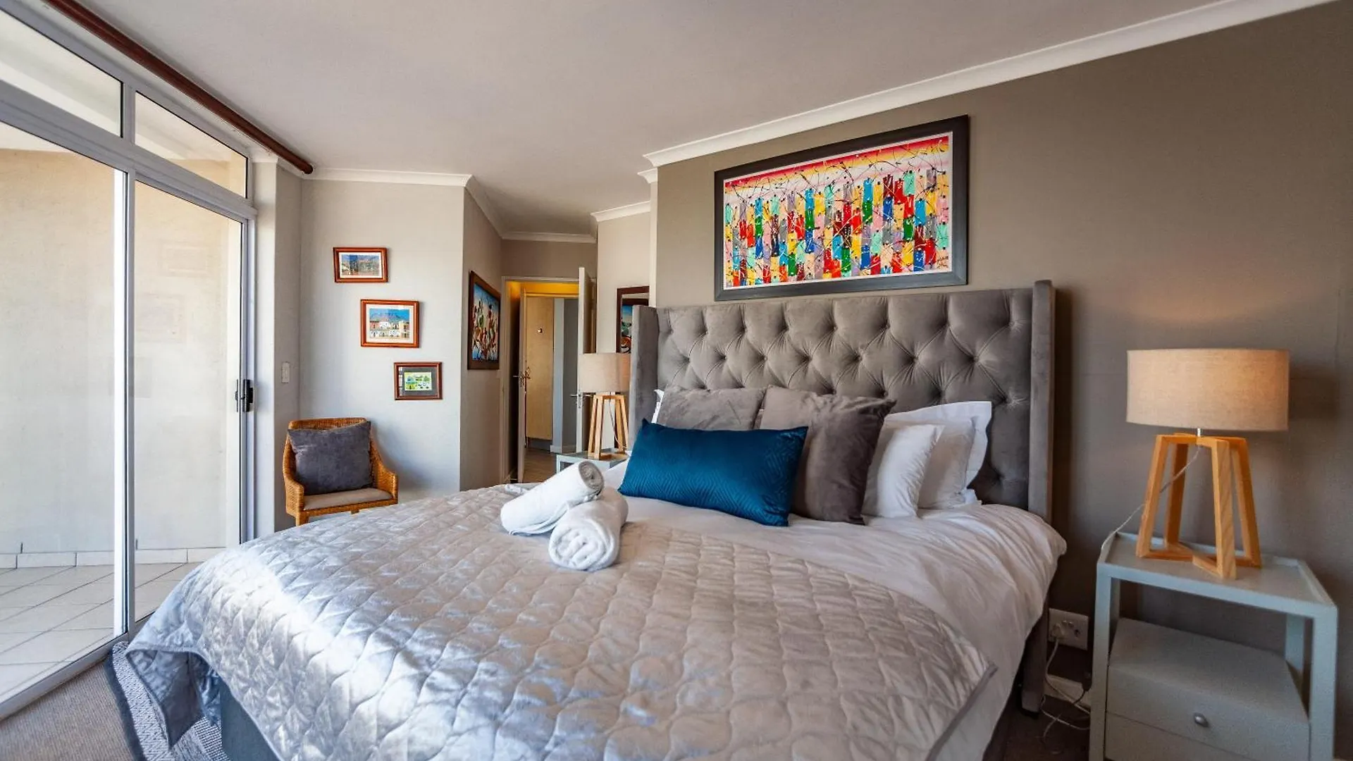 Luxury Ocean View Beachfront 2 Bed Apartment -206 The Waves, Blouberg, Cape Town Bloubergstrand
