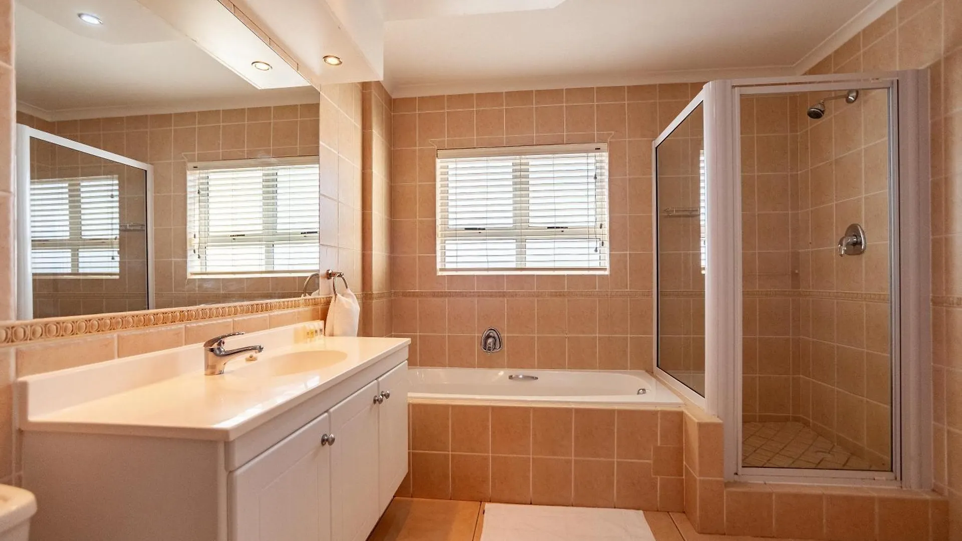 Luxury Ocean View Beachfront 2 Bed Apartment -206 The Waves, Blouberg, Cape Town Bloubergstrand South Africa