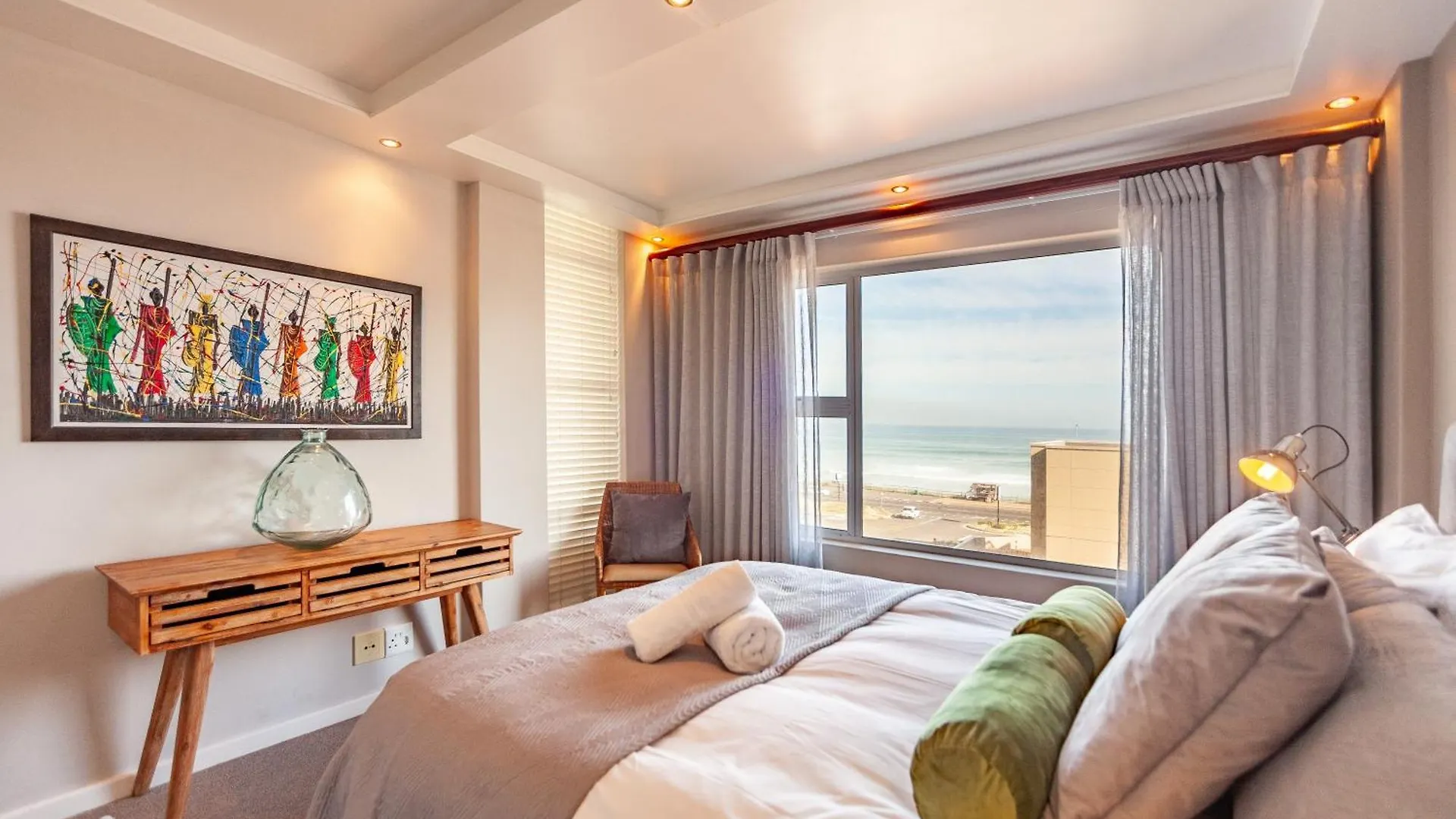 Luxury Ocean View Beachfront 2 Bed Apartment -206 The Waves, Blouberg, Cape Town Bloubergstrand