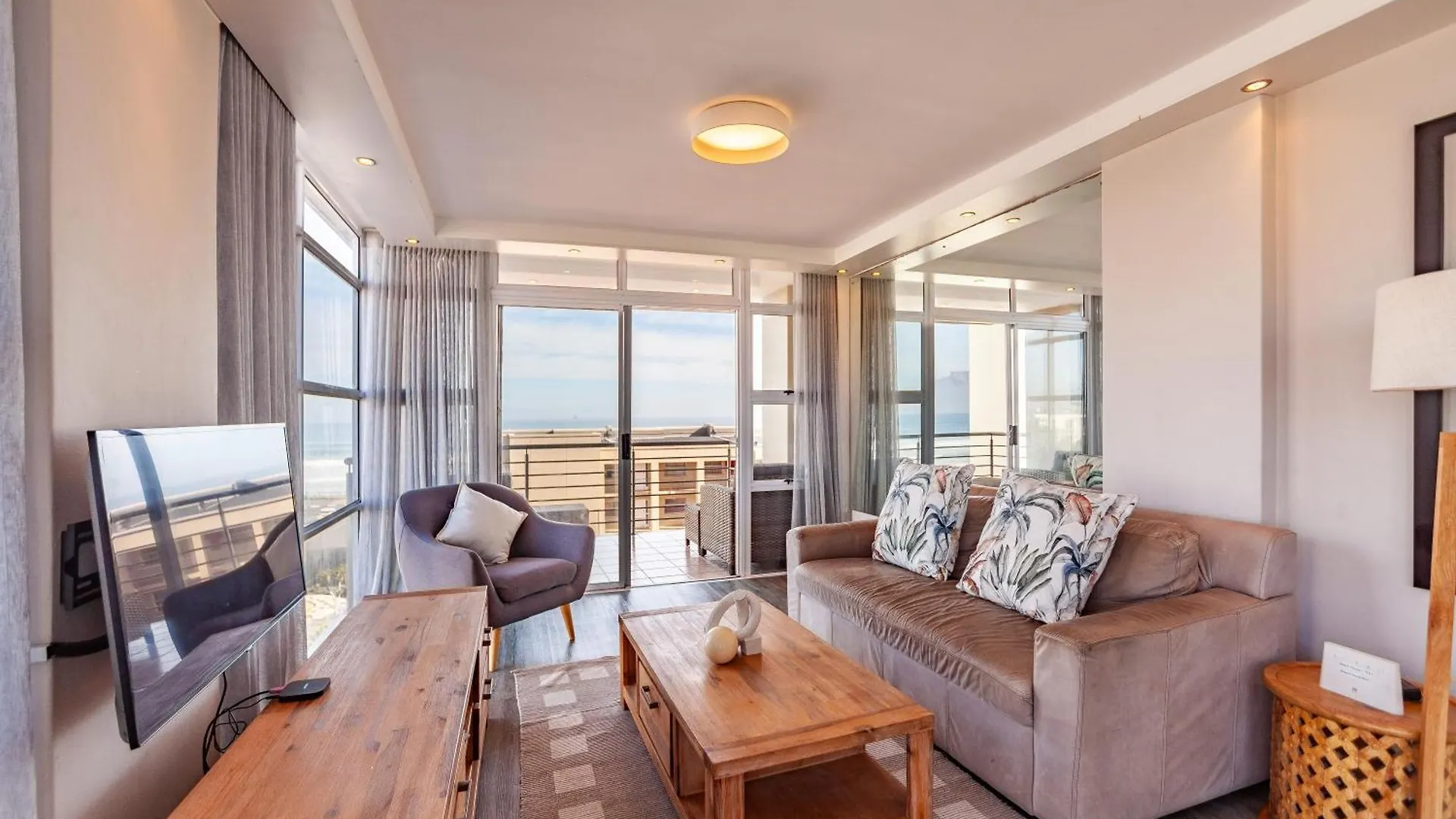 Luxury Ocean View Beachfront 2 Bed Apartment -206 The Waves, Blouberg, Cape Town Bloubergstrand