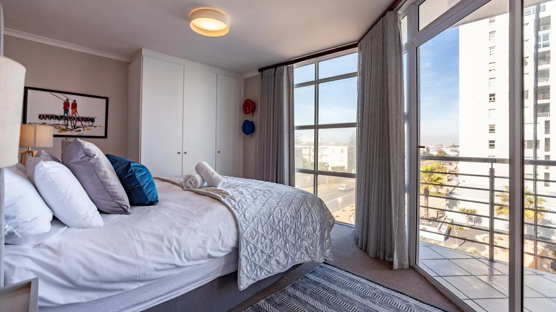 Luxury Ocean View Beachfront 2 Bed Apartment -206 The Waves, Blouberg, Cape Town Bloubergstrand