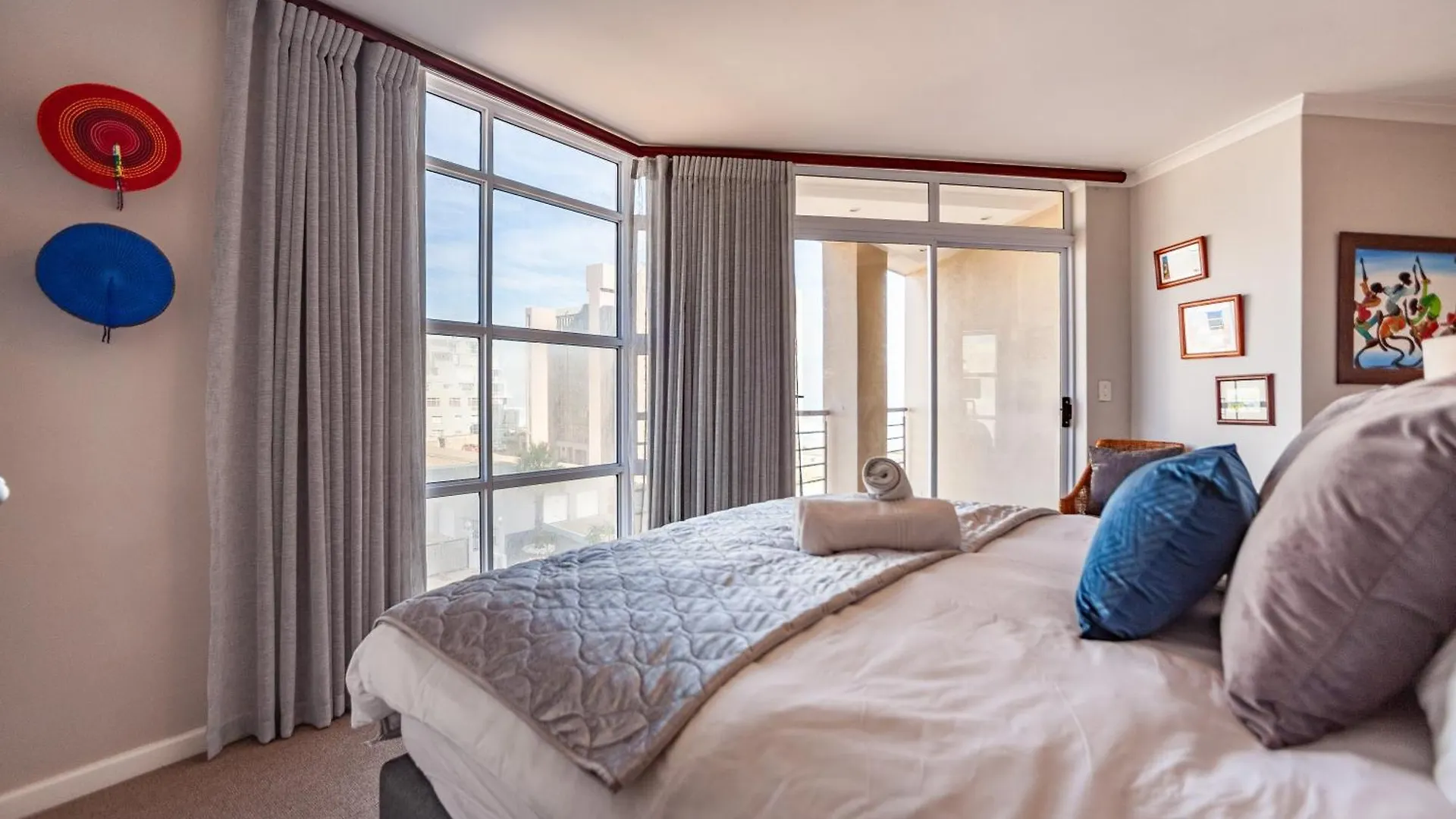 Luxury Ocean View Beachfront 2 Bed Apartment -206 The Waves, Blouberg, Cape Town Bloubergstrand