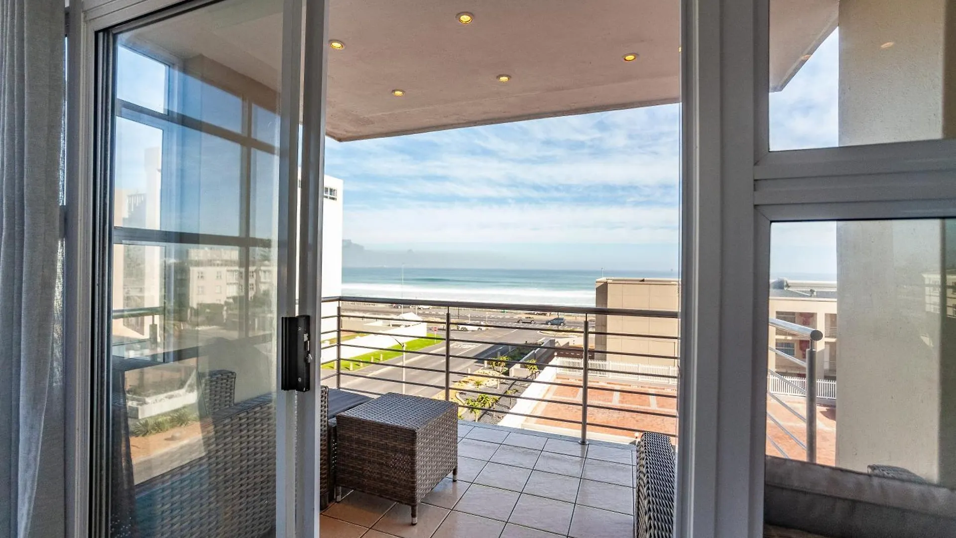 Luxury Ocean View Beachfront 2 Bed Apartment -206 The Waves, Blouberg, Cape Town Bloubergstrand